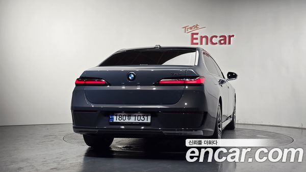 BMW 7 Series 2023, фото 4