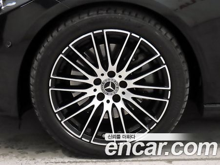 Mercedes-Benz C-Class 2024, фото 5