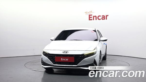 Hyundai Elantra 2023, фото 3