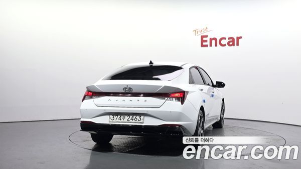 Hyundai Elantra 2023, фото 4