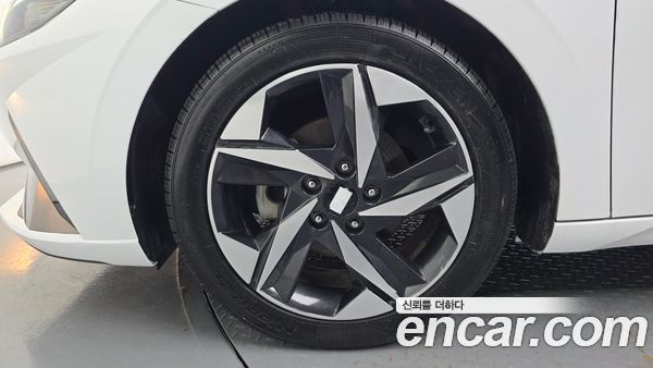 Hyundai Elantra 2023, фото 5