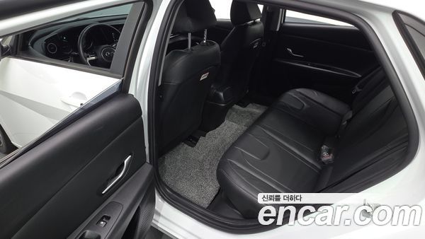 Hyundai Elantra 2023, фото 18