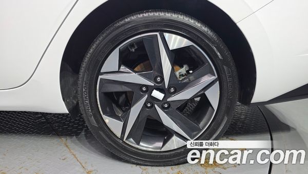 Hyundai Elantra 2023, фото 7