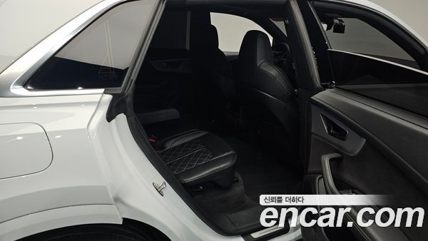 Audi Q8 2021, фото 17