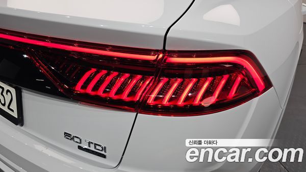 Audi Q8 2021, фото 8