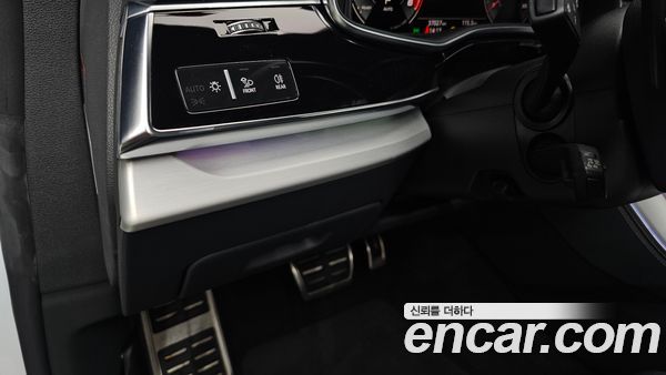 Audi Q8 2021, фото 31