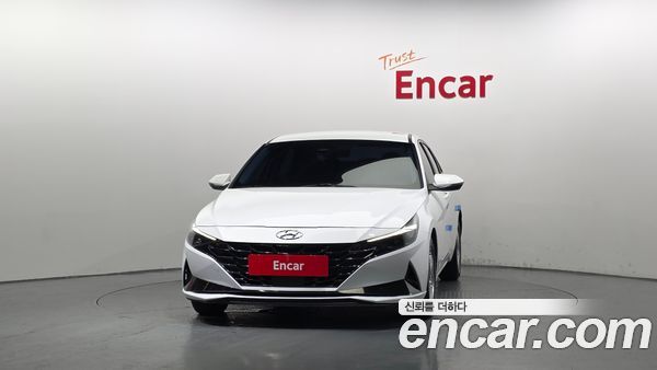 Hyundai Elantra 2022, фото 3