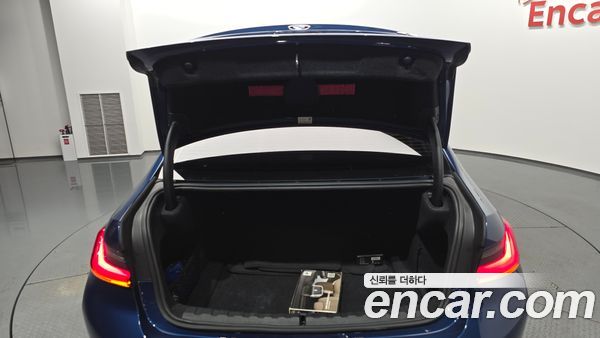 BMW 3 Series 2021, фото 25