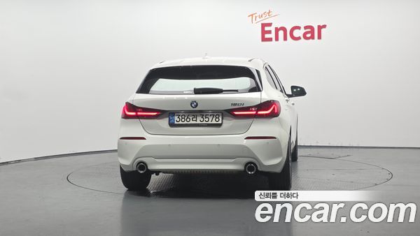BMW 1 Series 2022, фото 3