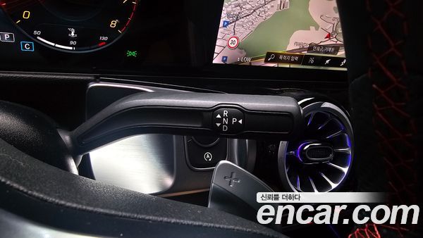 Mercedes-Benz GLB 2023, фото 12