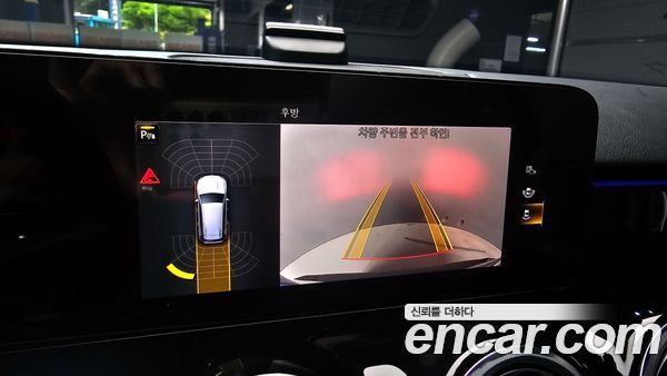 Mercedes-Benz GLB 2023, фото 21