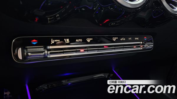 Mercedes-Benz GLB 2023, фото 24