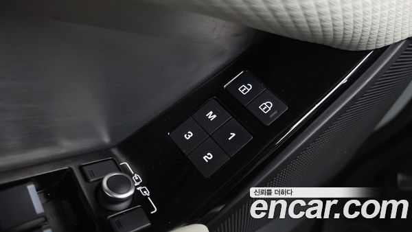 Land Rover Range Rover Velar 2023, фото 28