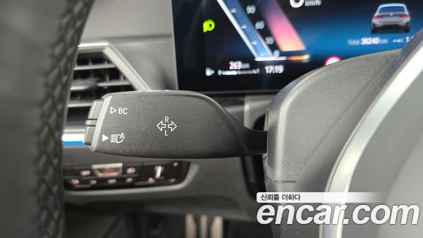 BMW 3 Series 2024, фото 29