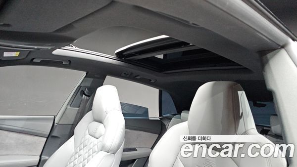 Audi Q8 2022, фото 18
