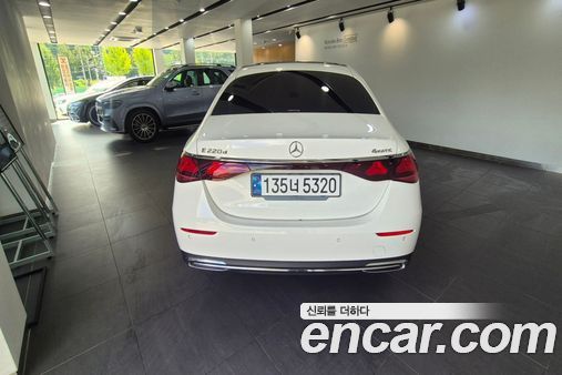 Mercedes-Benz E-Class 2024, фото 4