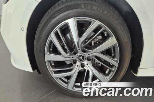 Mercedes-Benz E-Class 2024, фото 5