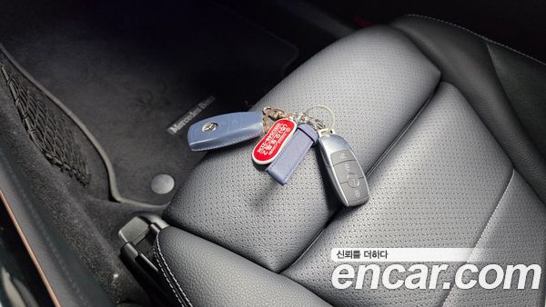 Mercedes-Benz EQC 2020, фото 35