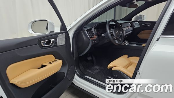 Volvo XC60 2021, фото 12