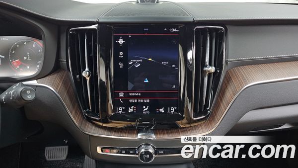 Volvo XC60 2021, фото 17