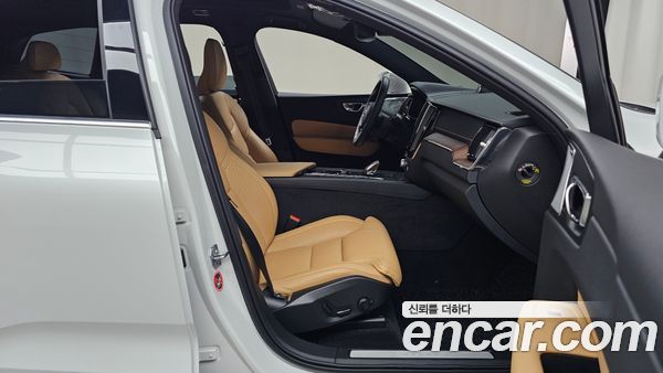 Volvo XC60 2021, фото 15