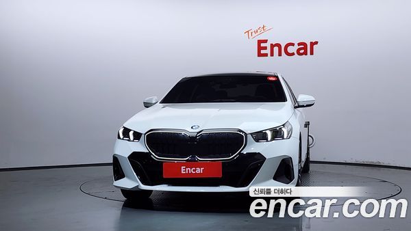 BMW 5 Series 2024, фото 3