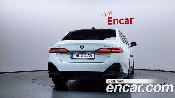 BMW 5 Series 2024, фото 4