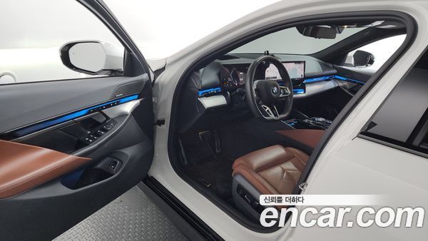 BMW 5 Series 2024, фото 13