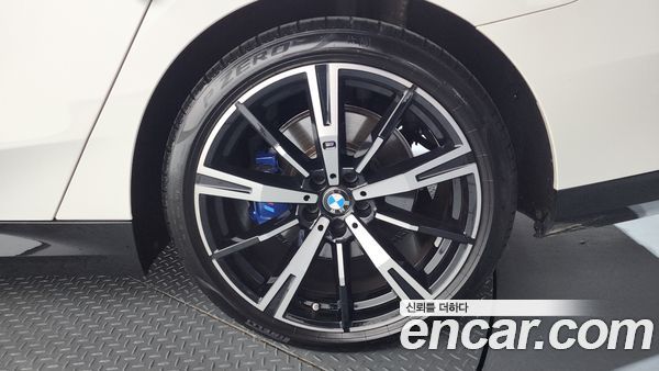 BMW 5 Series 2024, фото 7