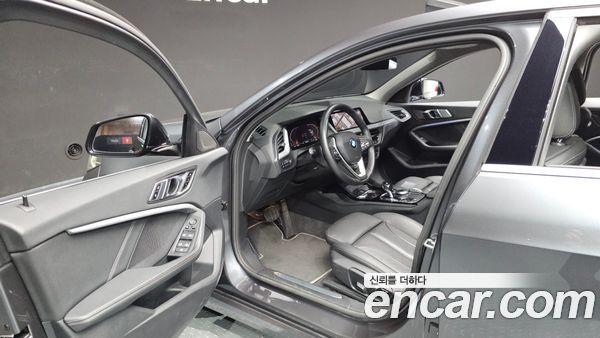 BMW 1 Series 2021, фото 13