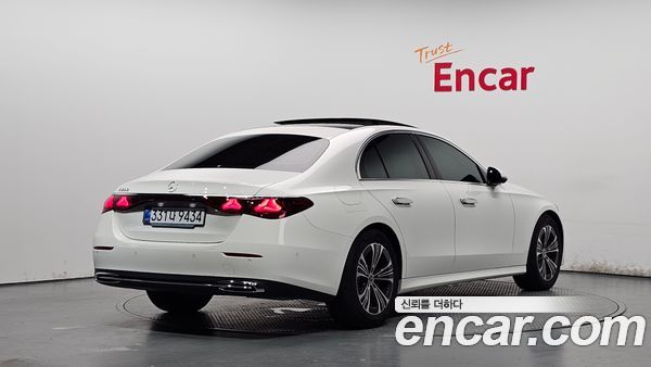 Mercedes-Benz E-Class 2024, фото 2