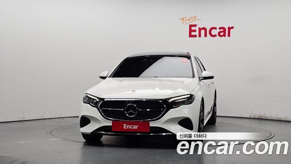 Mercedes-Benz E-Class 2024, фото 3
