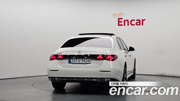 Mercedes-Benz E-Class 2024, фото 4
