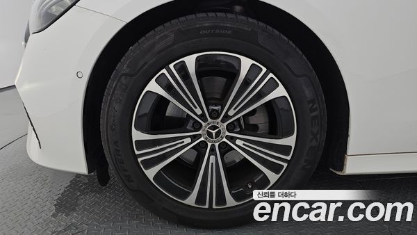 Mercedes-Benz E-Class 2024, фото 5
