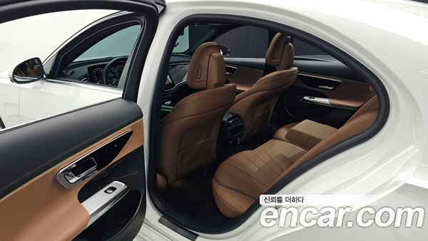 Mercedes-Benz E-Class 2024, фото 18