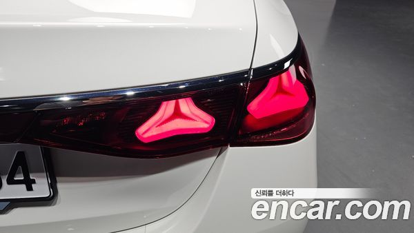 Mercedes-Benz E-Class 2024, фото 9