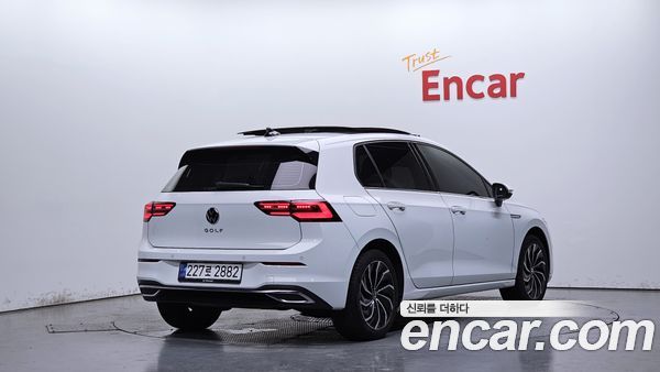 Volkswagen Golf 2023, фото 2