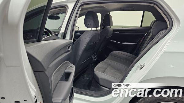 Volkswagen Golf 2023, фото 17