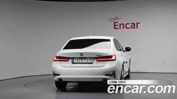 BMW 3 Series 2021, фото 3