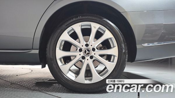 Mercedes-Benz E-Class 2020, фото 6