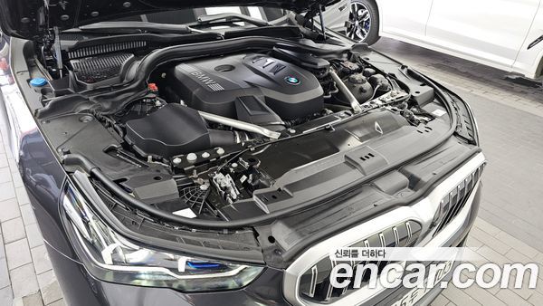 BMW 5 Series 2025, фото 6