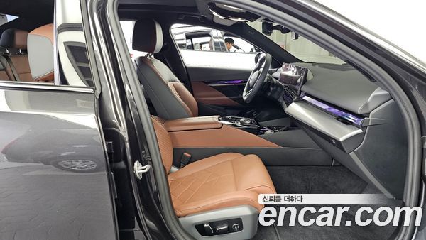 BMW 5 Series 2025, фото 17