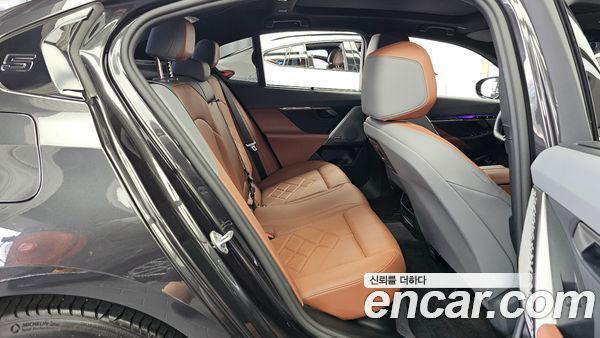 BMW 5 Series 2025, фото 18