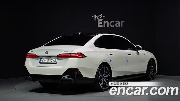 BMW 5 Series 2024, фото 2