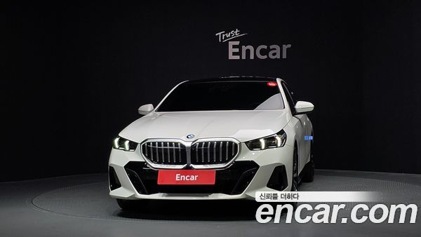 BMW 5 Series 2024, фото 3