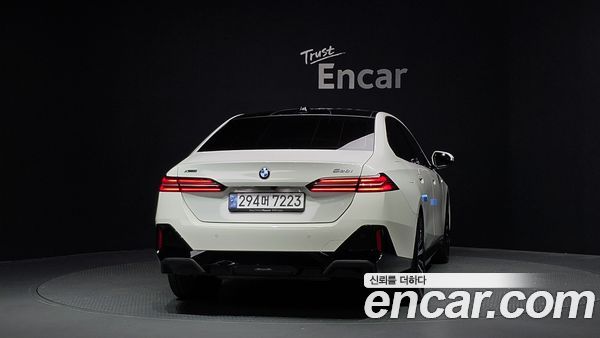 BMW 5 Series 2024, фото 4