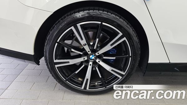 BMW 5 Series 2024, фото 5