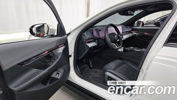 BMW 5 Series 2024, фото 13