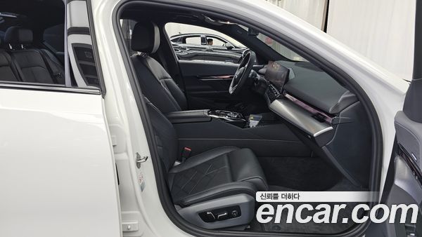 BMW 5 Series 2024, фото 17