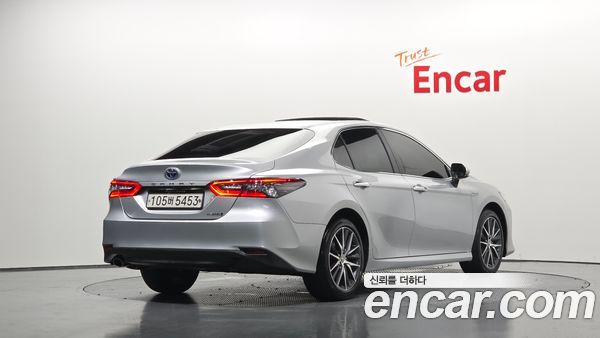 Toyota Camry 2023, фото 2